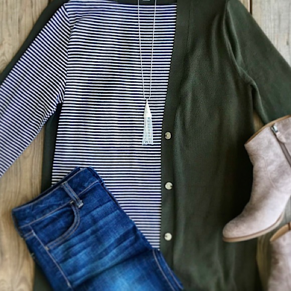 Jewelry - Triangle tassel necklace.